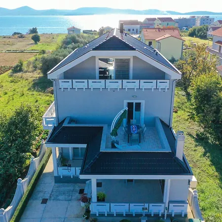 By Interhome Daire *