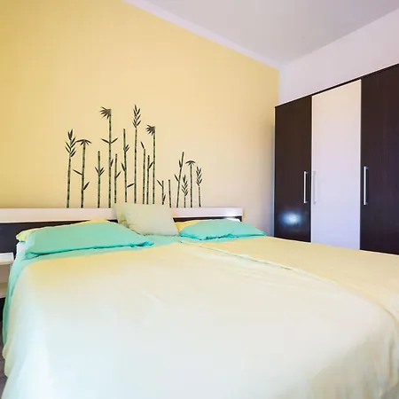 By Interhome Daire *